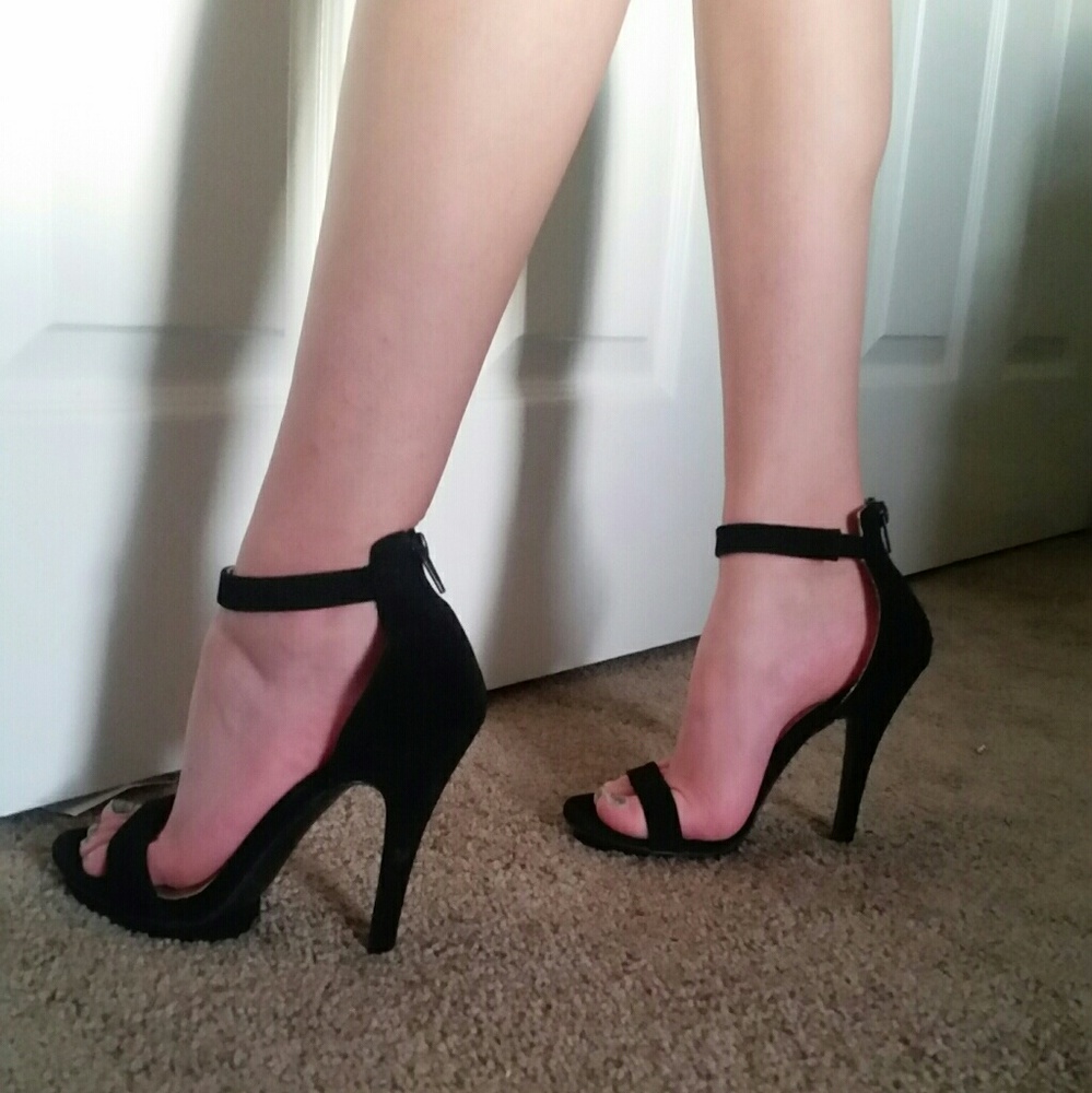 Black high heels 👠